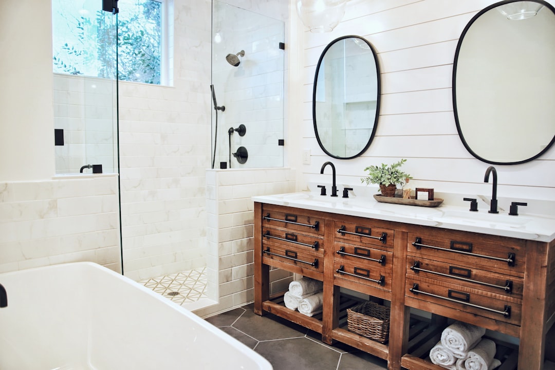 Bathroom Cleaning Routine: Daily, Weekly, and Monthly Tasks
