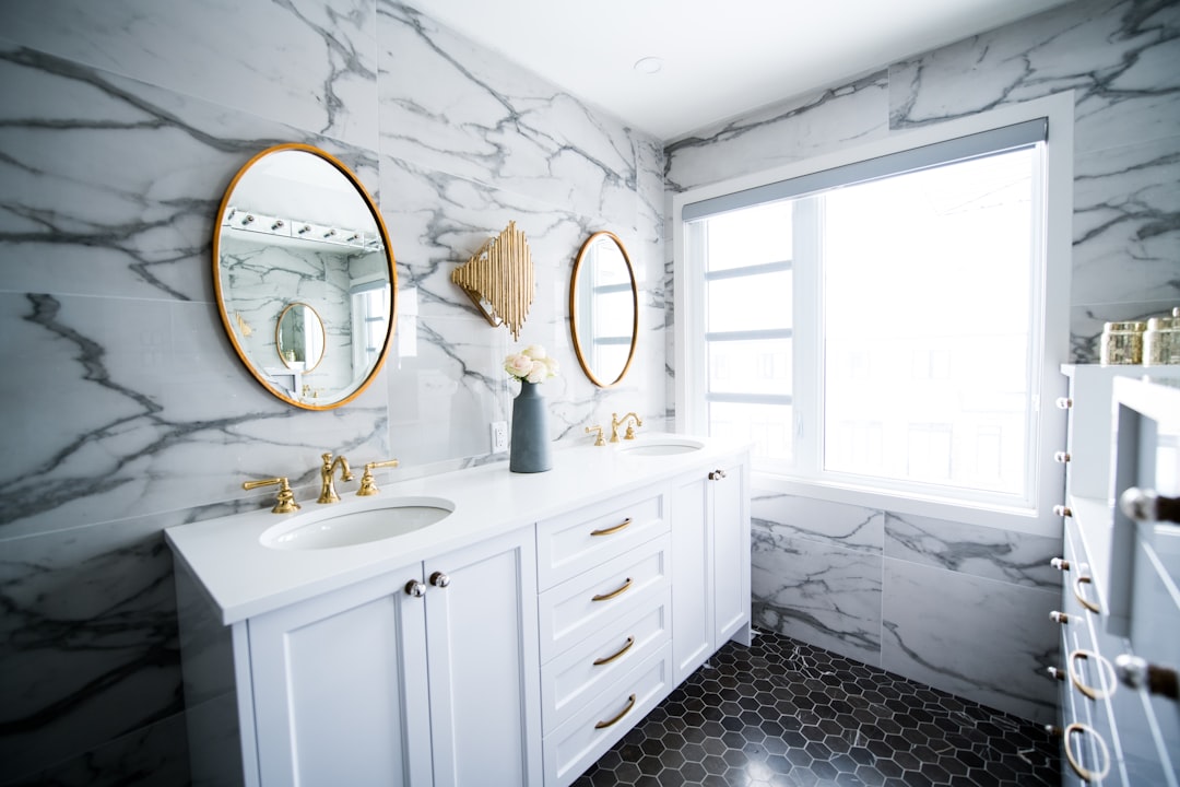 How to Declutter Your Bathroom in 30 Minutes