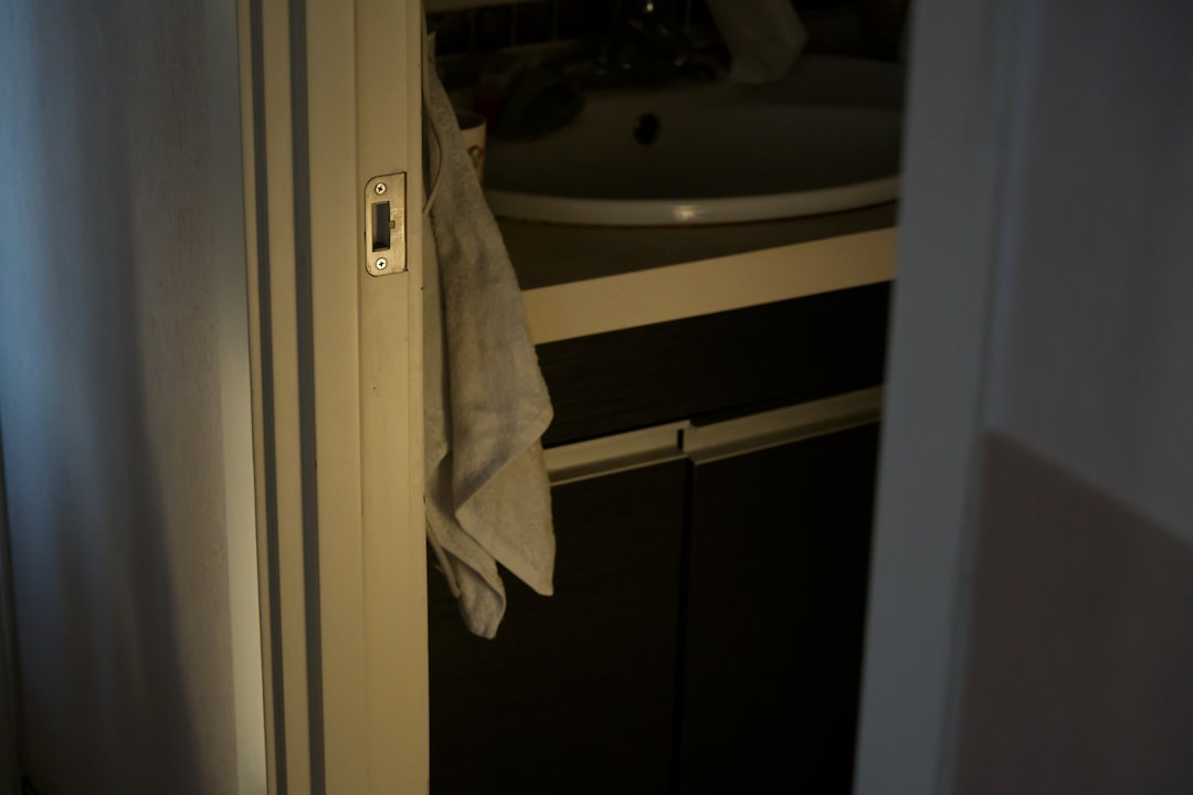 How to Organize Towels in a Small Bathroom